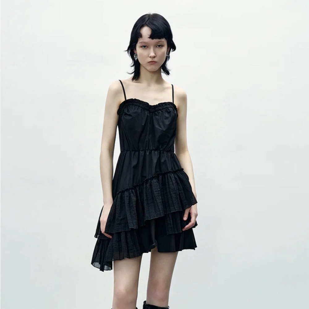 Urban Revivo Black Sleeveless V-Neck A-Line Dress in Size L